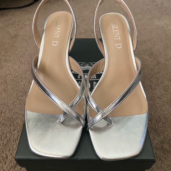 Silent D Strappy Silver Slingback Kitten Heels in EU 39 - Picture 1 of 5
